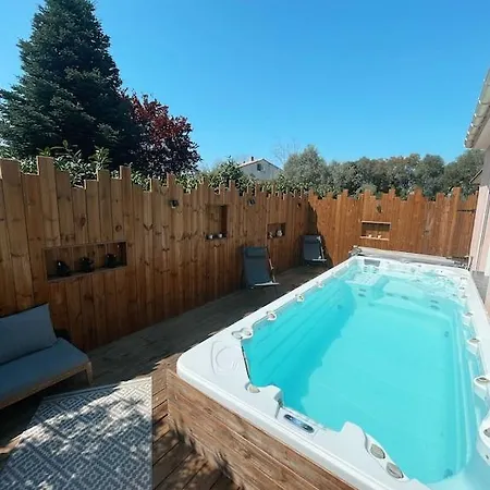 Avec Piscine Entierement Renovee A 5min De La De Pinia 빌라 *
