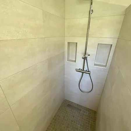 Avec Piscine Entierement Renovee A 5min De La De Pinia *