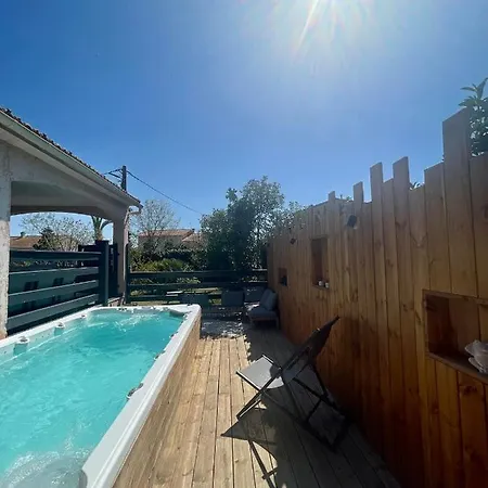 Avec Piscine Entierement Renovee A 5min De La De Pinia 빌라
