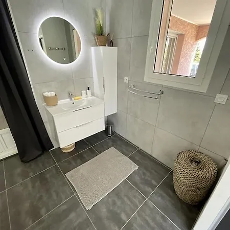 Avec Piscine Entierement Renovee A 5min De La De Pinia Ghisonaccia