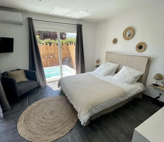 Avec Piscine Entierement Renovee A 5min De La De Pinia *