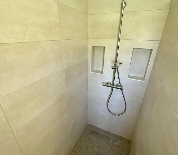 Avec Piscine Entierement Renovee A 5min De La De Pinia *