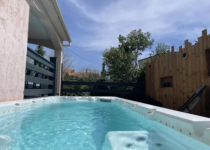 Avec Piscine Entierement Renovee A 5min De La De Pinia Ghisonaccia